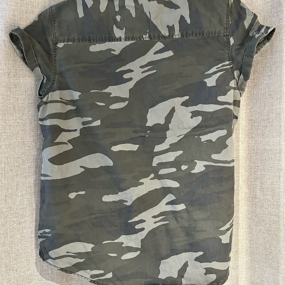 Express Camo Lace-Up Women's Short Sleeve Tee Shirt Size Extra Small - Picture 7 of 7